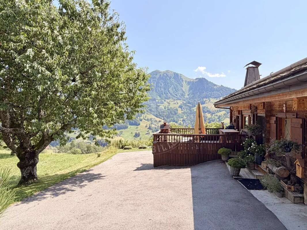 Ferme manigodine d’exception de 1800 – 380 m² habitables – terrain de 3 000 m² – vue panoramique - photo 11