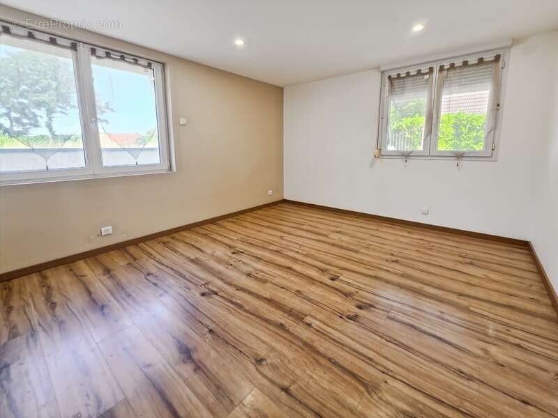 Maison contemporaine de standing avec piscine – commenailles (jura) - photo 8
