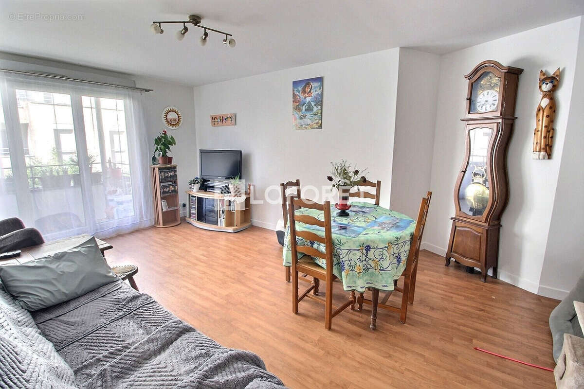 Appartement à GENNEVILLIERS