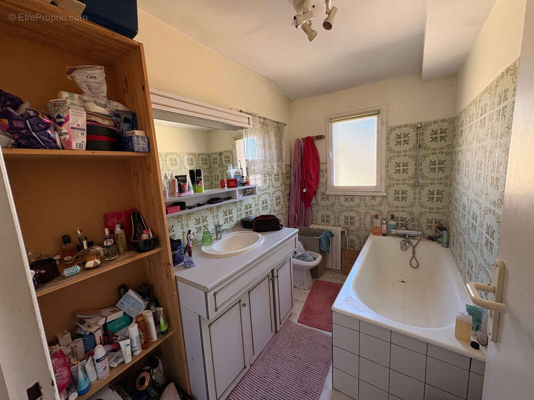 Commerce à LE BREIL-SUR-MERIZE