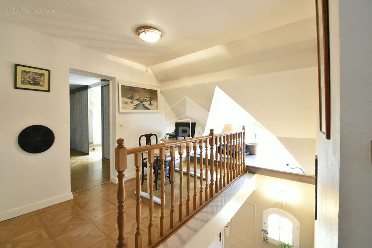 Maison à NEAUPHLE-LE-CHATEAU