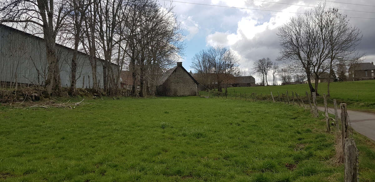 Maison à SEGUR-LES-VILLAS