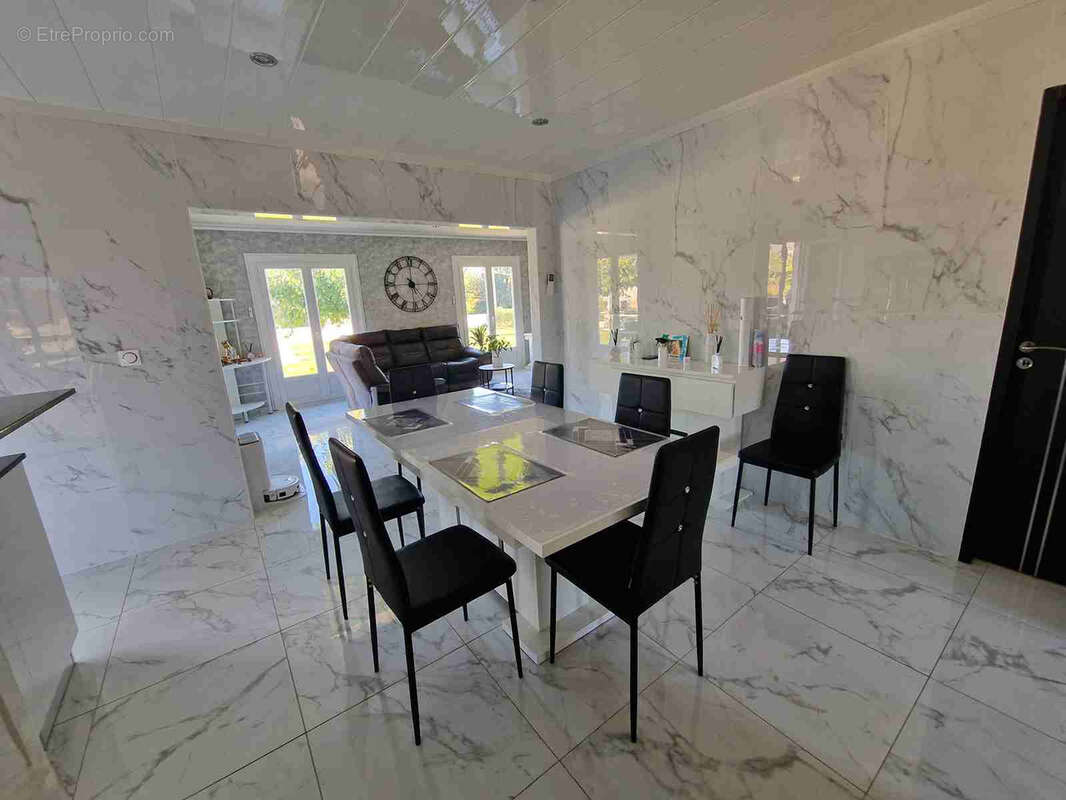 Maison à LA LANDE-DE-FRONSAC