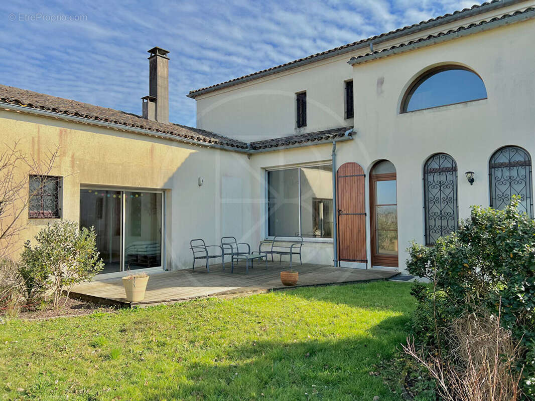 Maison à SAINT-EMILION