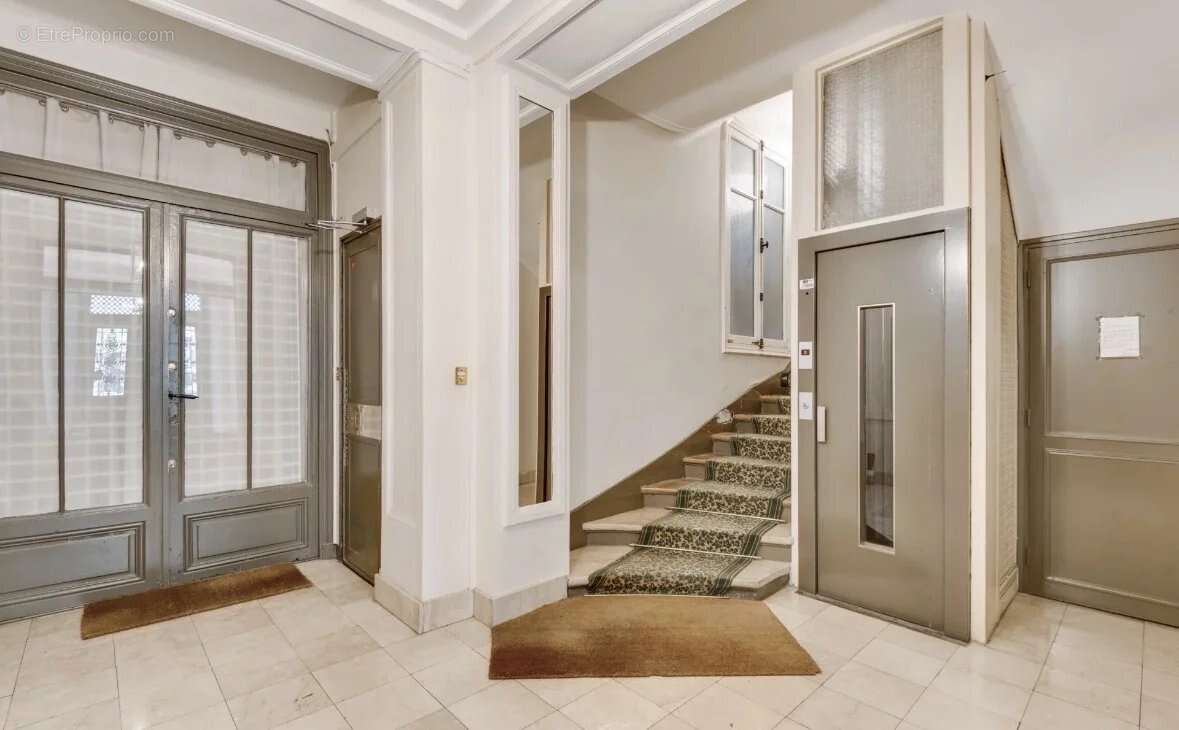 Appartement à PARIS-8E
