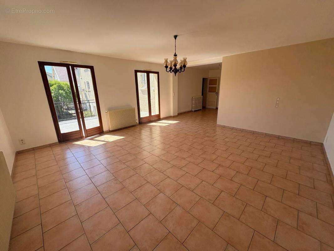Maison de 5 pièces de 126 m² à Bourges - photo 3