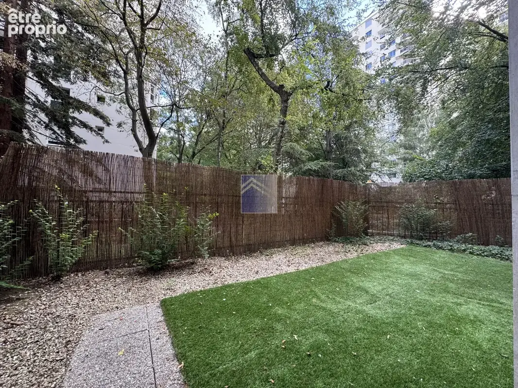 Courbevoie - Front de Seine - Rez-de-Jardin- 2 pièces - 39m2 - photo 2