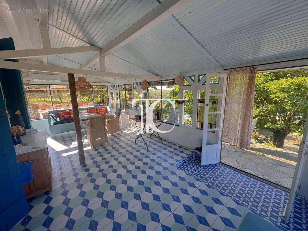 Villa de charme avec piscine et 4362 m² de terrain - photo 3
