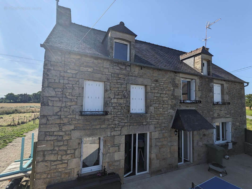 À vendre : Maison de caractère en pierre à la campagne - photo 3