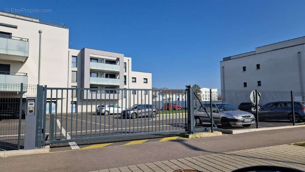 Yutz Aéroparc   Appartement 48 m2 rénové avec jardin privatif de 98 m2 et parking - photo 13