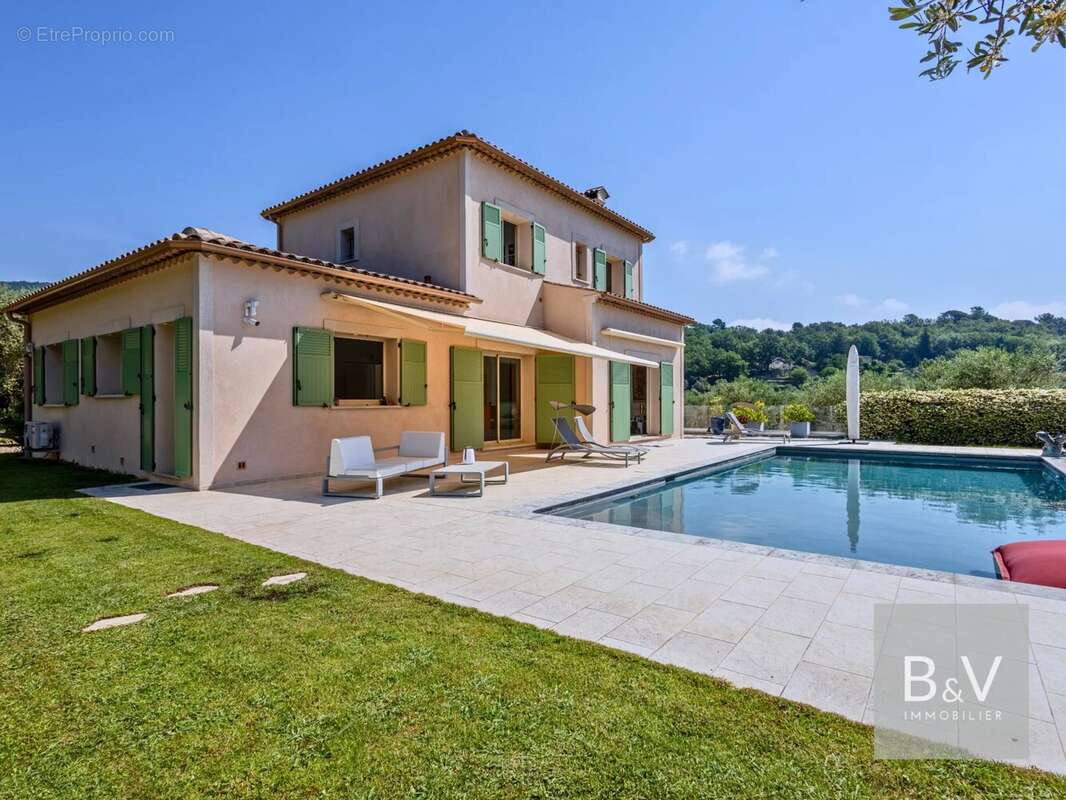 Maison à CHATEAUNEUF-GRASSE