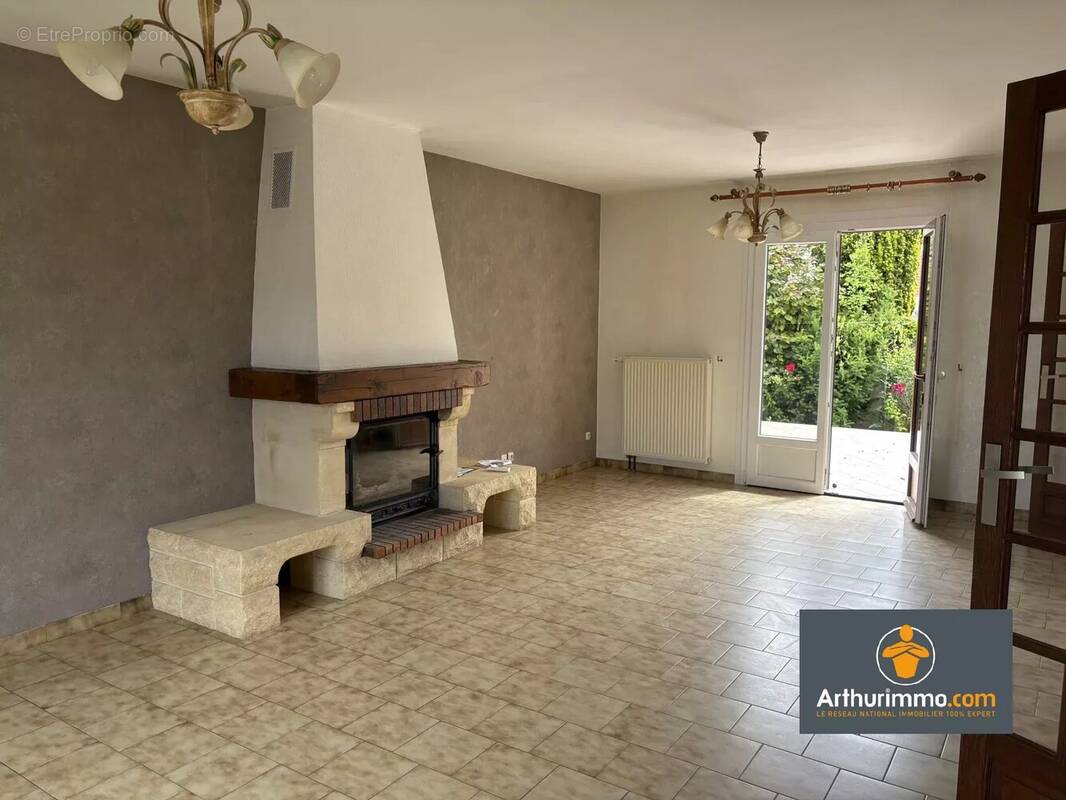 Maison à NEUFCHATEL-SUR-AISNE