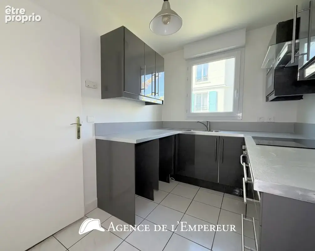 2 pièces de 49 m2 avec terrasse, parking et cave. - photo 10