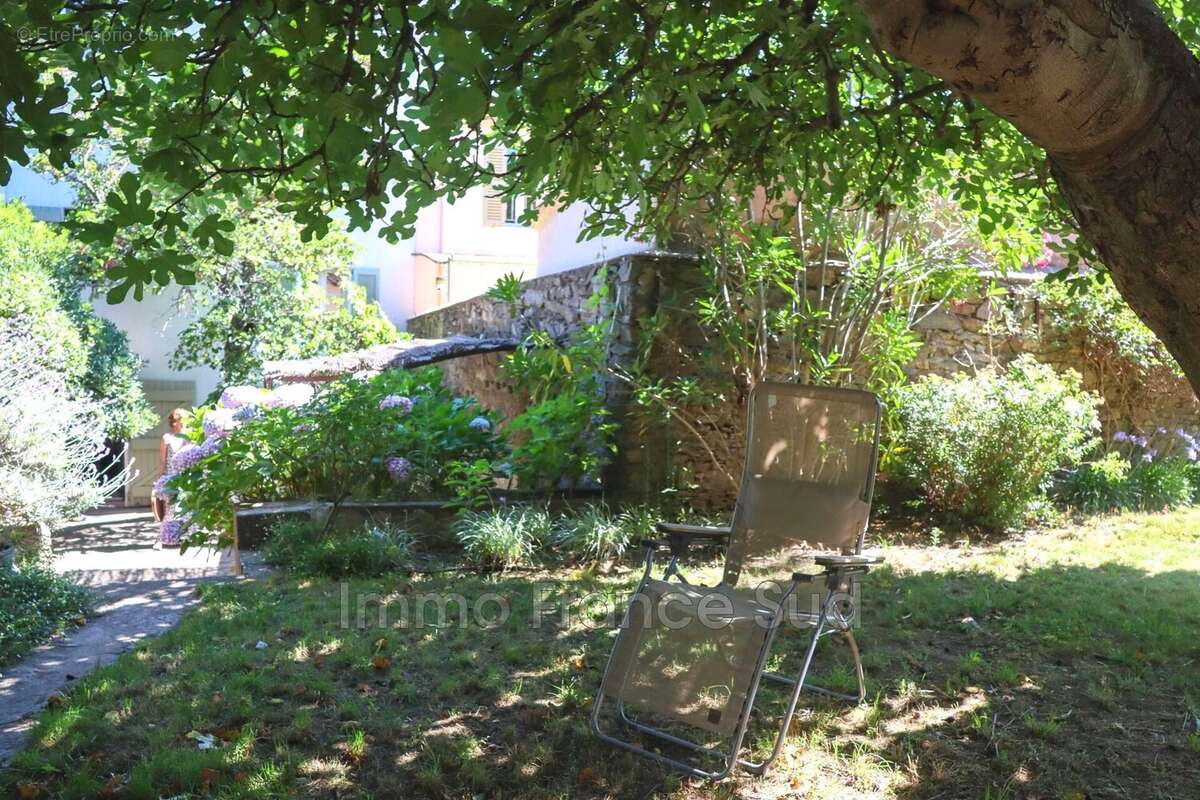 Maison à LA GARDE-FREINET