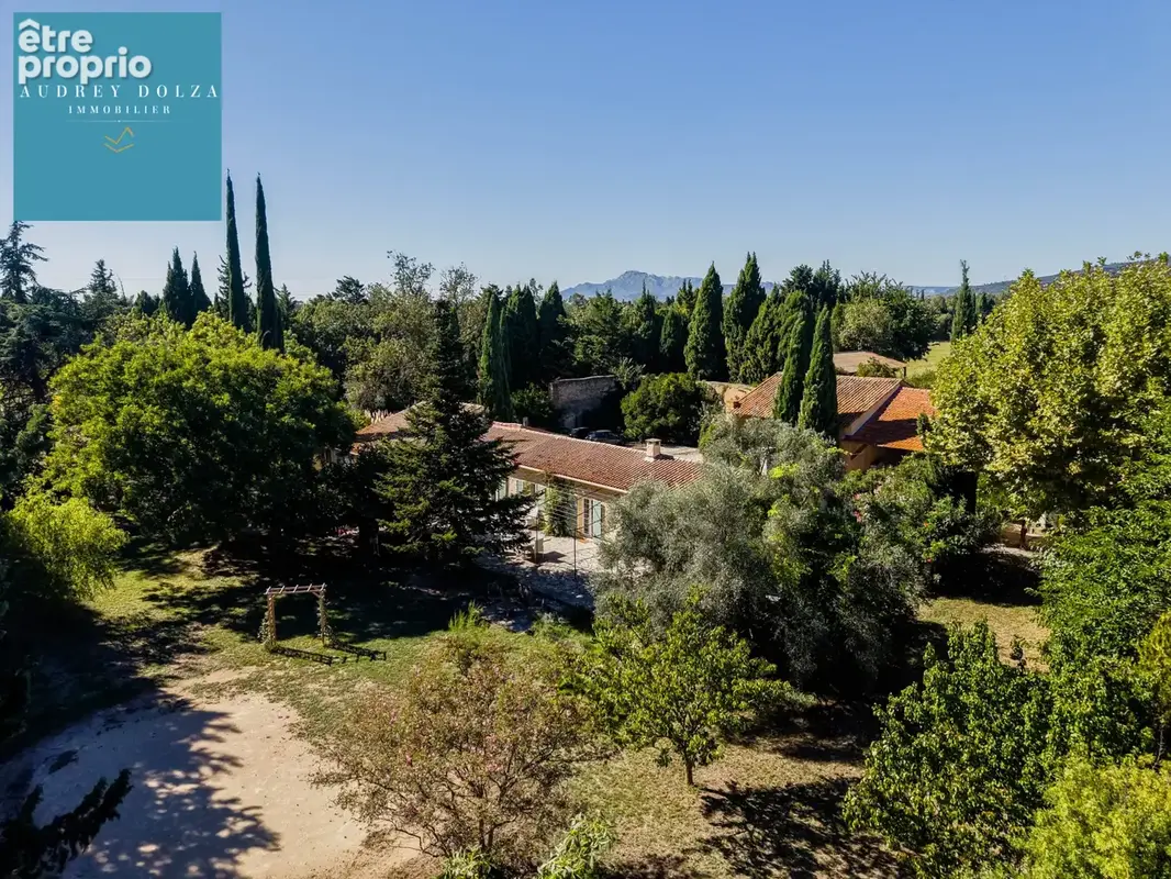 Propriété familiale de 185 m2 de plain-pied avec grandes dépendances - Salon de Provence - 890 000€ FAI - photo 3
