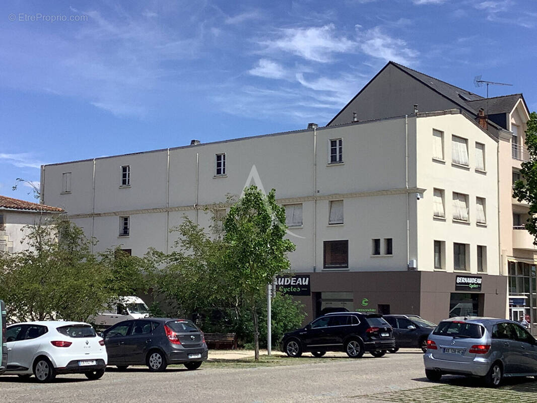 Commerce à FONTENAY-LE-COMTE