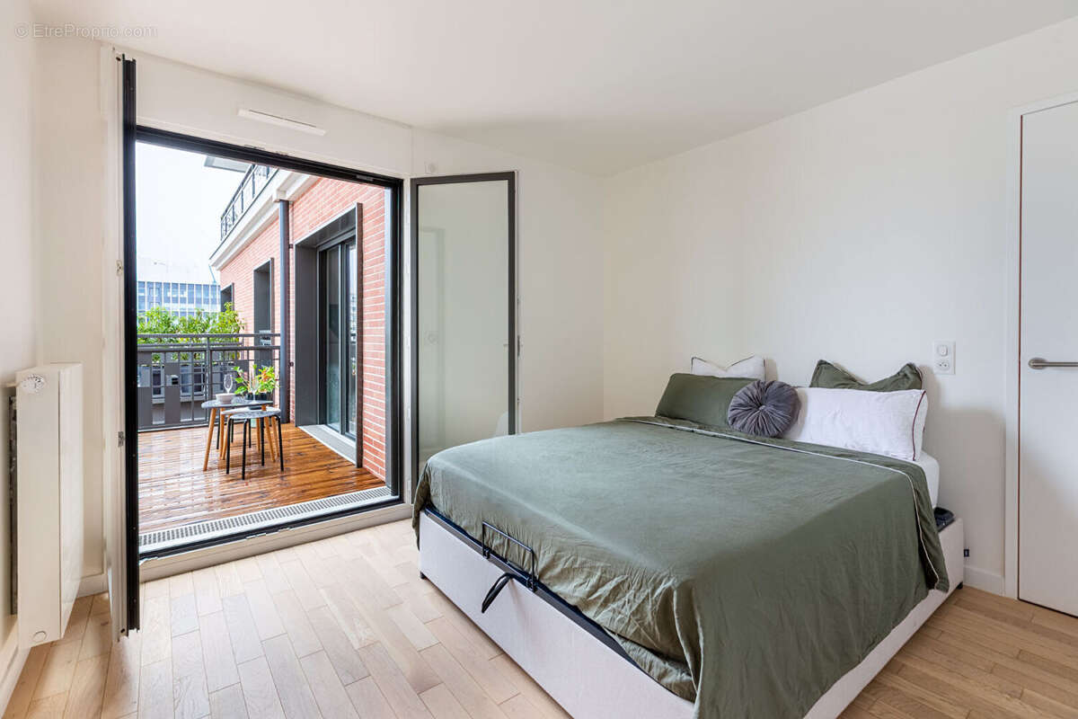 Appartement à COURBEVOIE