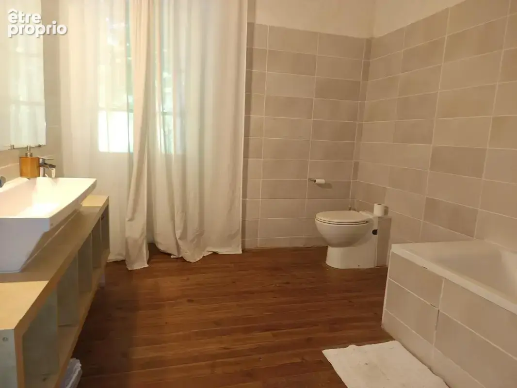 Propriete de charme de 26 pieces sur un terrain de 15000 m² - photo 9