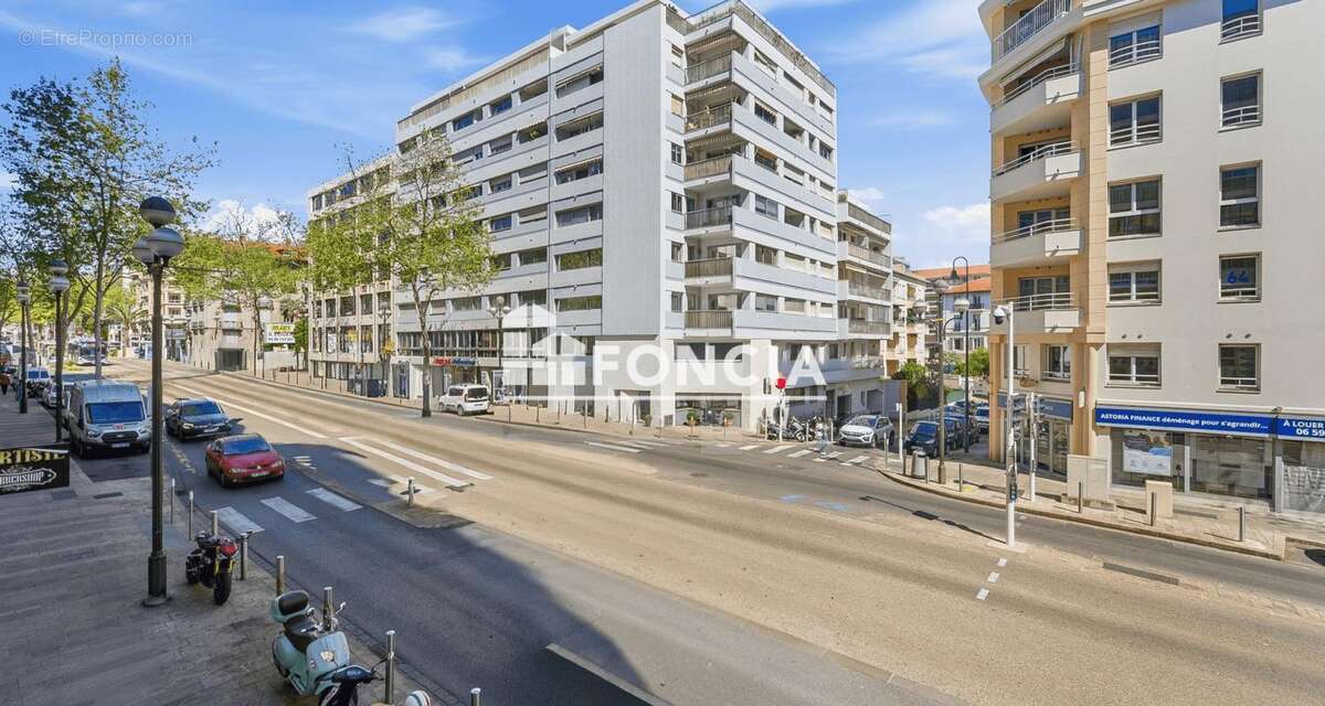 Commerce à CANNES