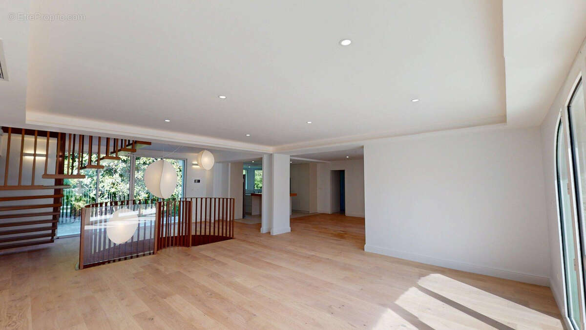 Maison à SAINT-CLEMENT-DE-RIVIERE