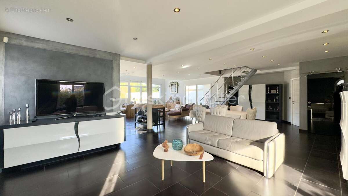 Maison à ARMENTIERES-EN-BRIE