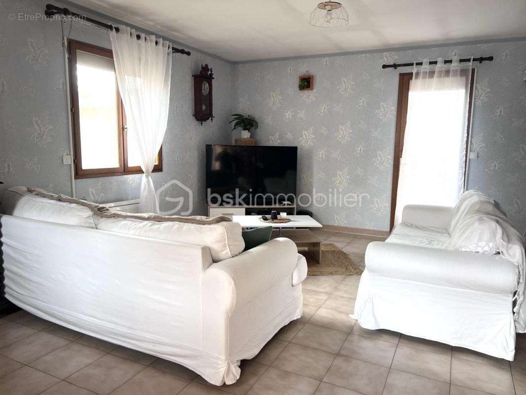 Maison F3 à rafraichir de plain pied de 94,46  m2, 2 chambres sur 191 m2 de terrain - photo 2