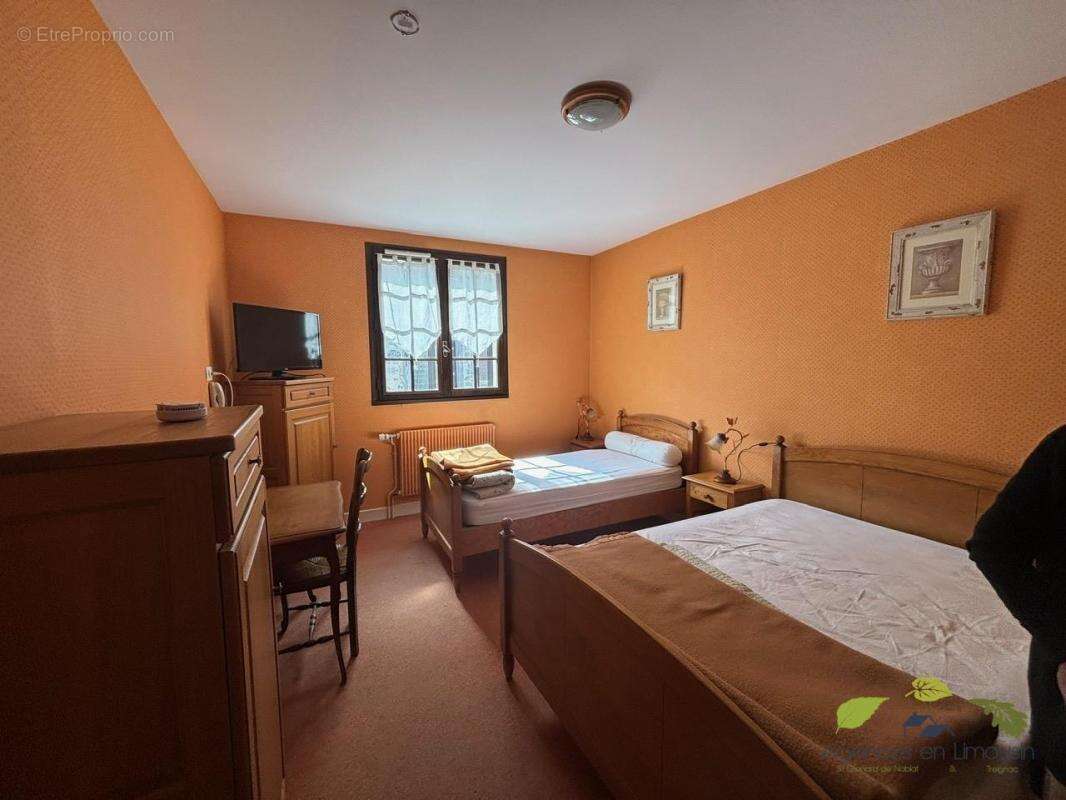 Appartement à SAUVIAT-SUR-VIGE