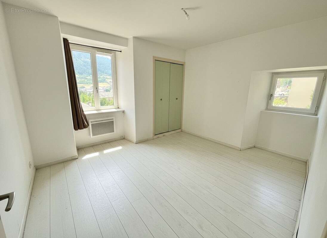 Appartement 146 m² à Mende  - photo 4