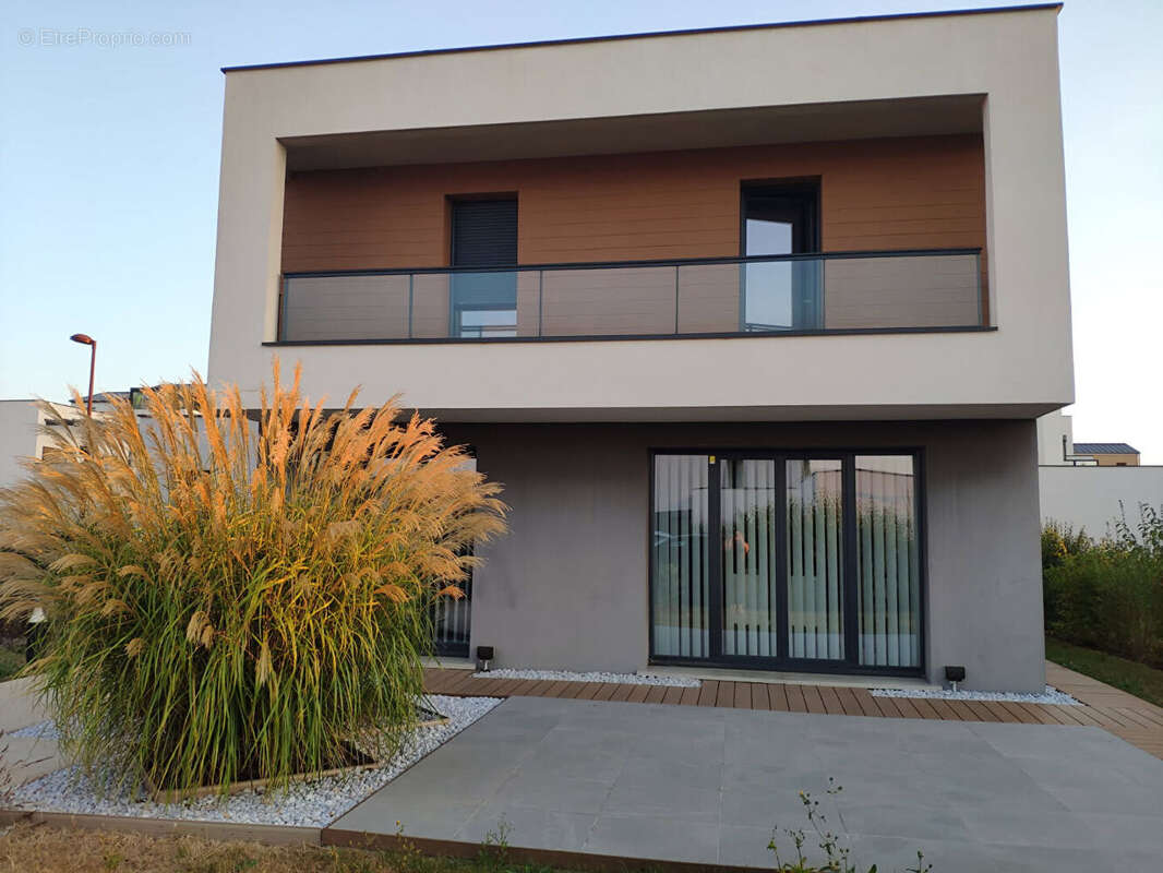 Maison à VERT-SAINT-DENIS