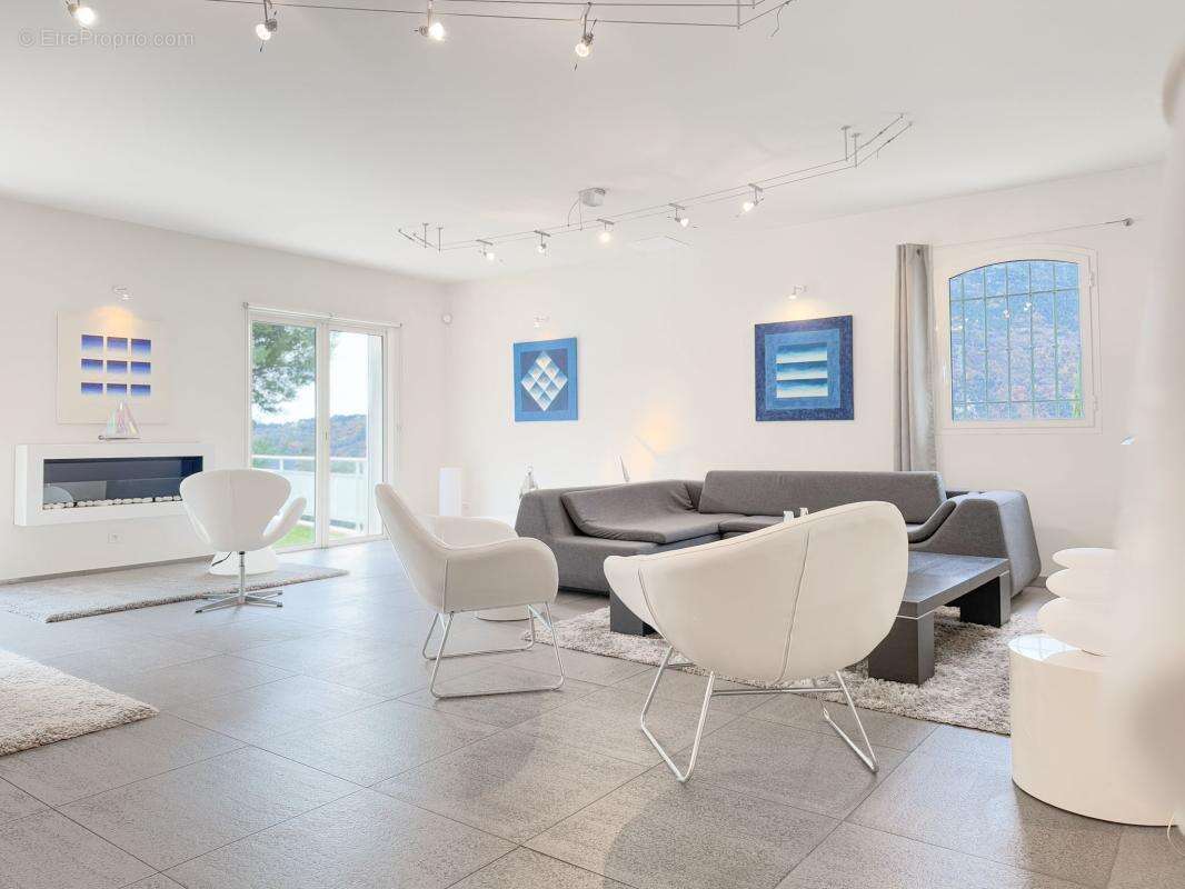 Maison à SAINT-MARTIN-DU-VAR