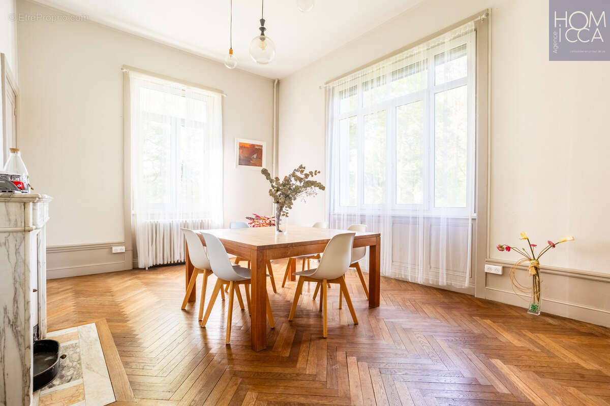Maison à MONTROND-LES-BAINS