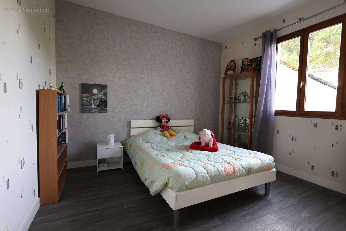 Commerce à SAINT-GEORGES-DE-DIDONNE