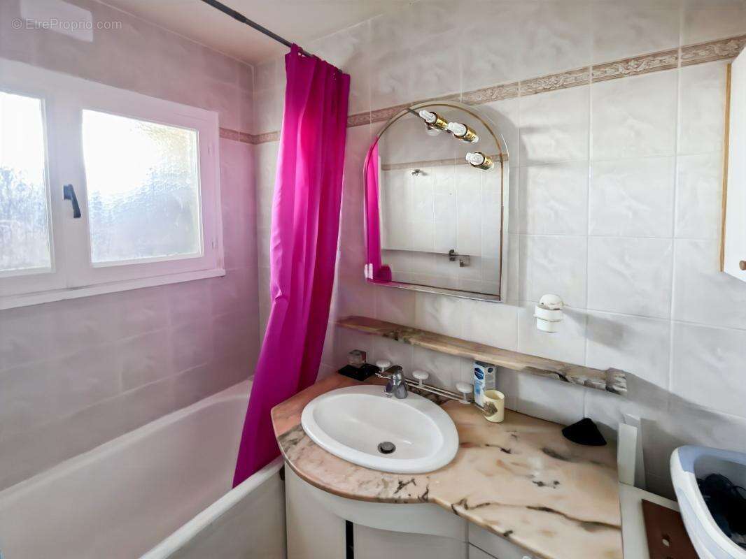 Appartement T3/T4 Orléans 71m²  Balcon & Vue 6e étage  Proche Tram & Commerces  Ravalement récent  Possibilité 3 chambres  Idéal - photo 10