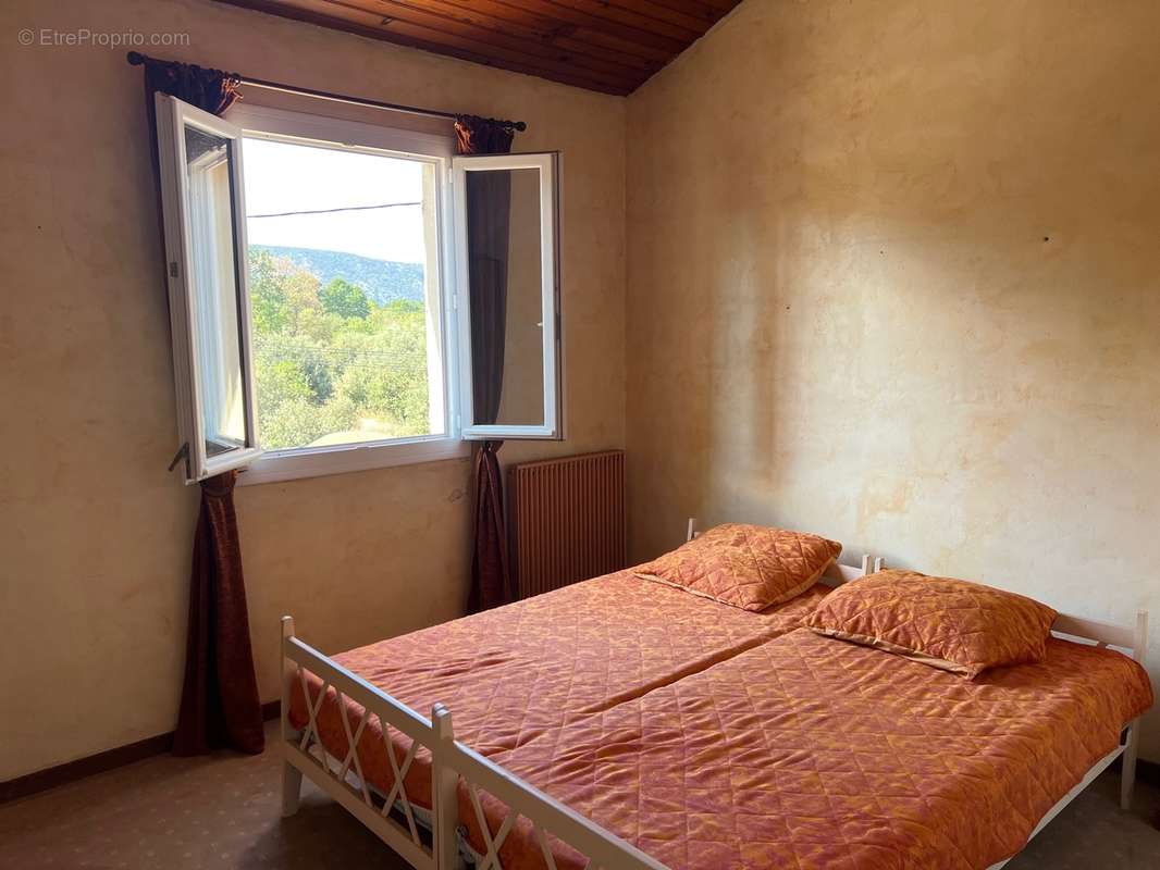 Maison à vendre à Oppède avec une vue sur la montagne du Luberon - photo 9