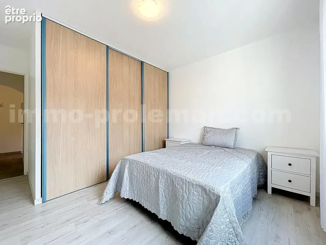 Appartement_T4_Gaillard_belle_superficie_prix_frontière_Suisse_direction_GENEVE_autoroutes_investissement_locatif_vente_vue_séjour_salon_salle_a_manger_cuisine_américaine_balcon_terrasse_vue_chambre_1_