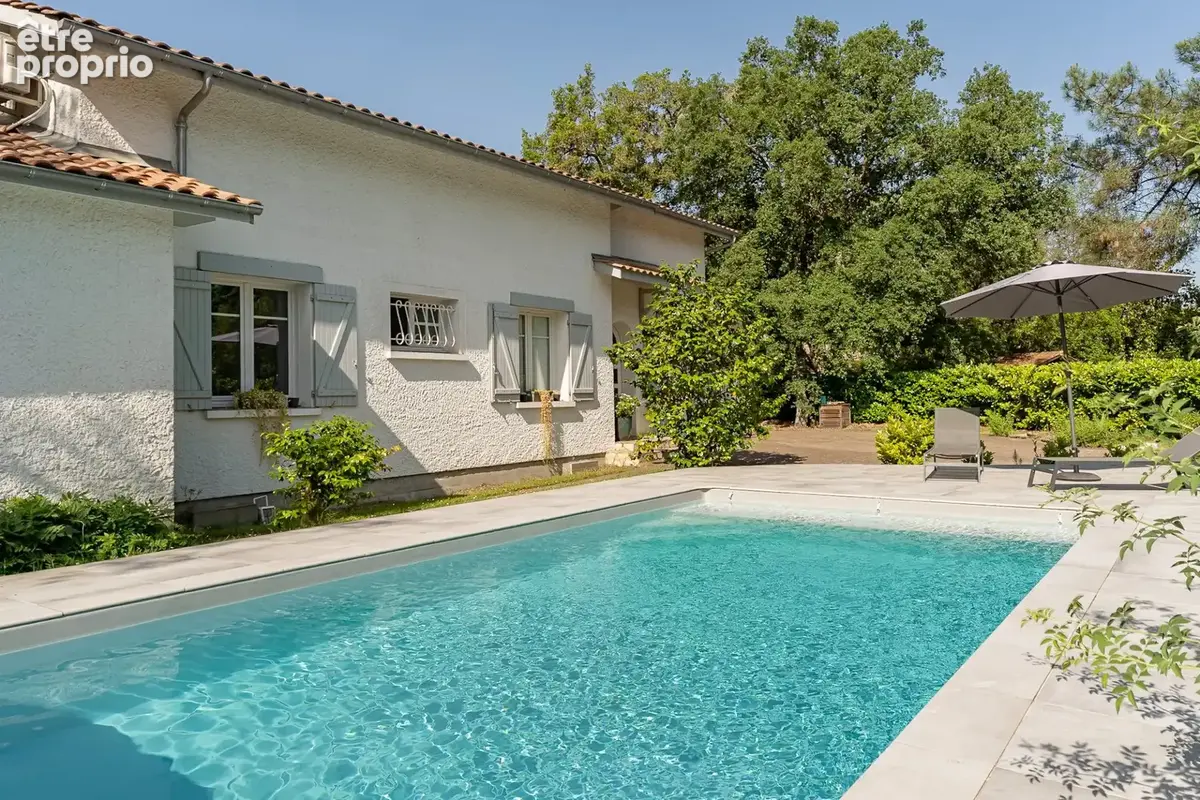 Maison 244 m² à Saint-Aubin-De-Medoc  - photo 2
