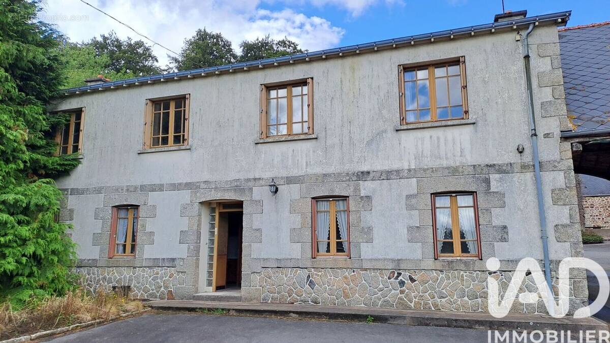 Photo 1 - Maison à SAINT-CARADEC