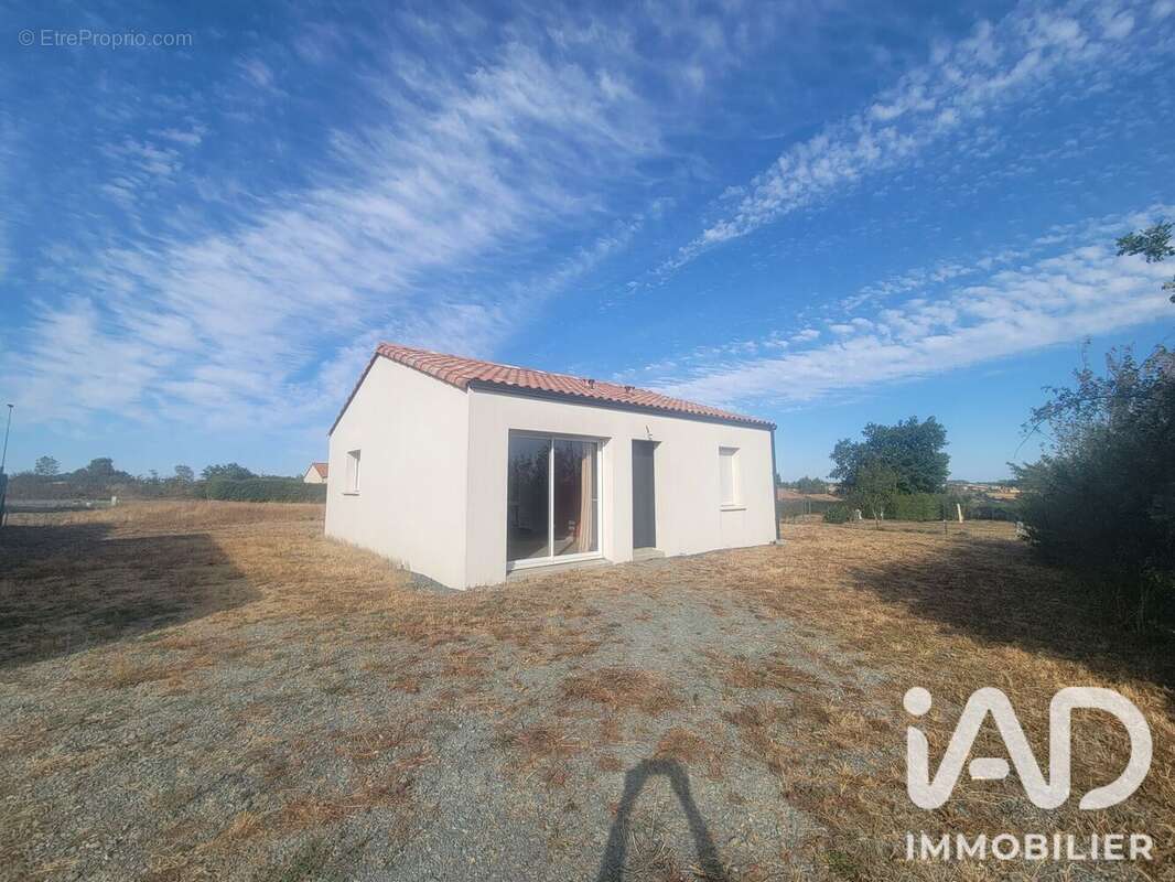 Maison 60 m² à Montournais  - photo 3