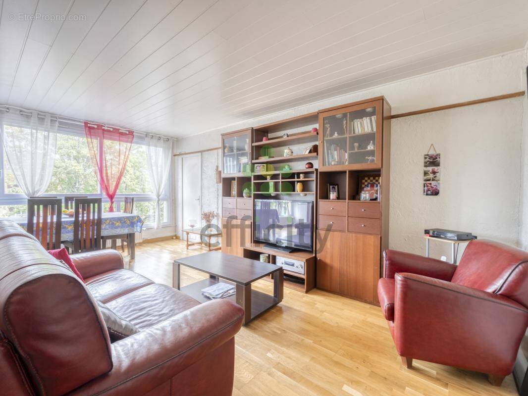 Appartement à COMBS-LA-VILLE