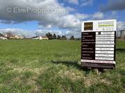 Terrain à ONS-EN-BRAY