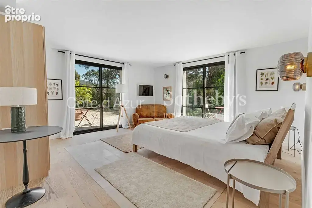 Golfe de Saint Tropez, villa rénovée de 300 m² avec six suites et piscine proche Port Grimaud - photo 16