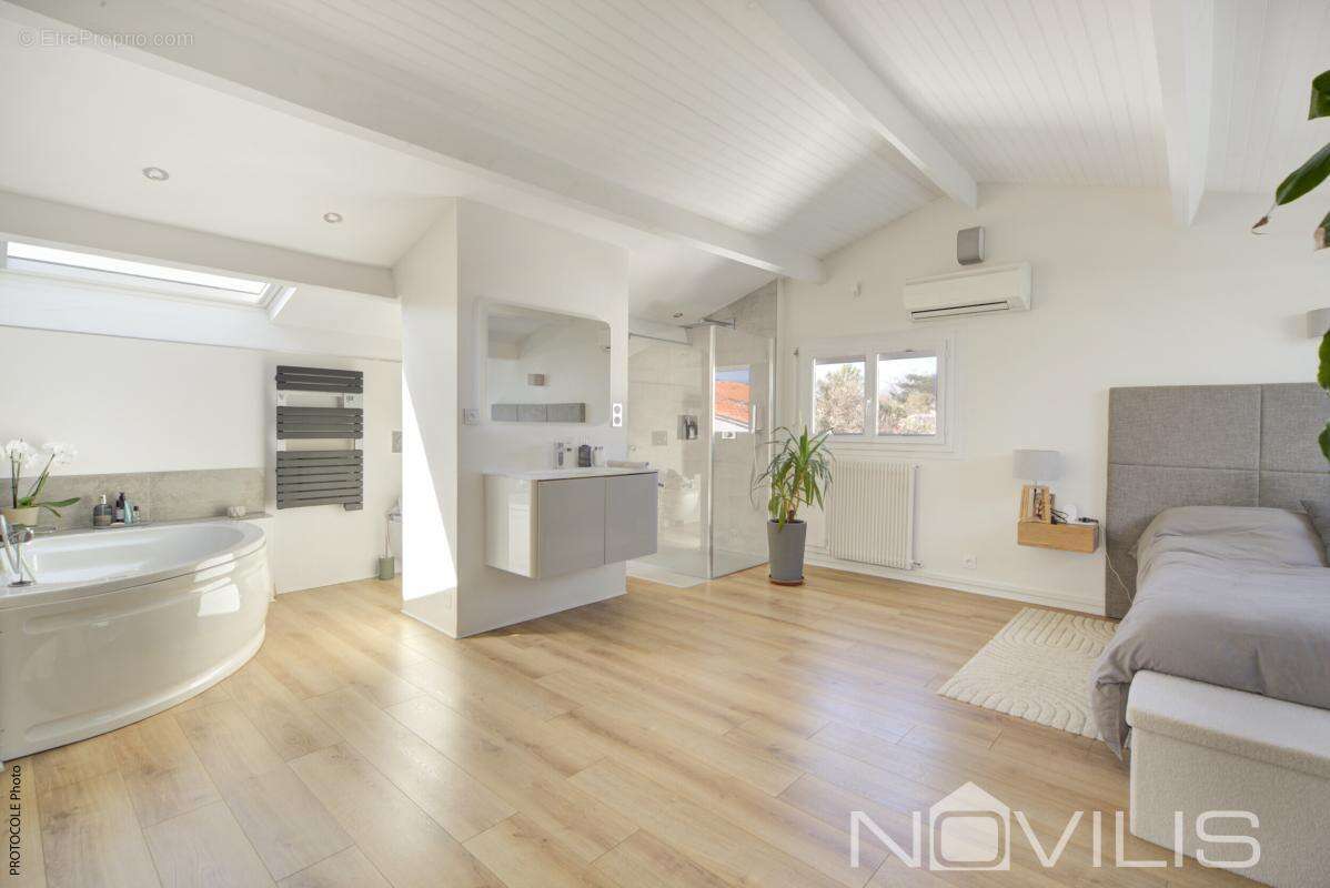 Maison à CASTELGINEST