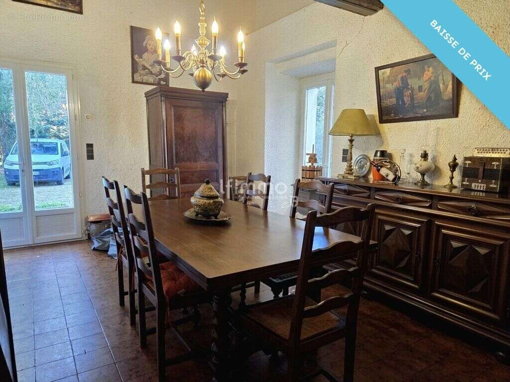 Maison à NOTRE-DAME-DE-SANILHAC