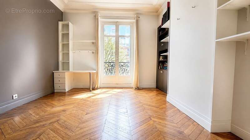 Appartement à PARIS-7E