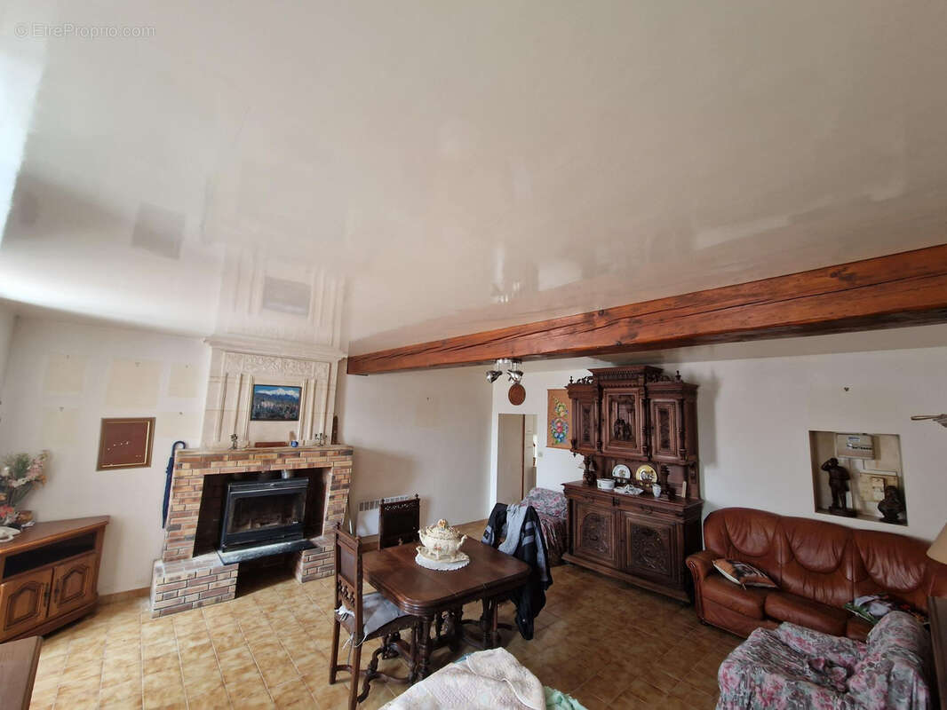 Maison à SAINT-MARTIAL-DE-MIRAMBEAU