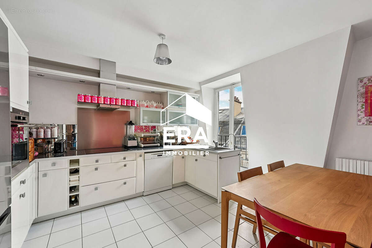 Appartement à PARIS-8E