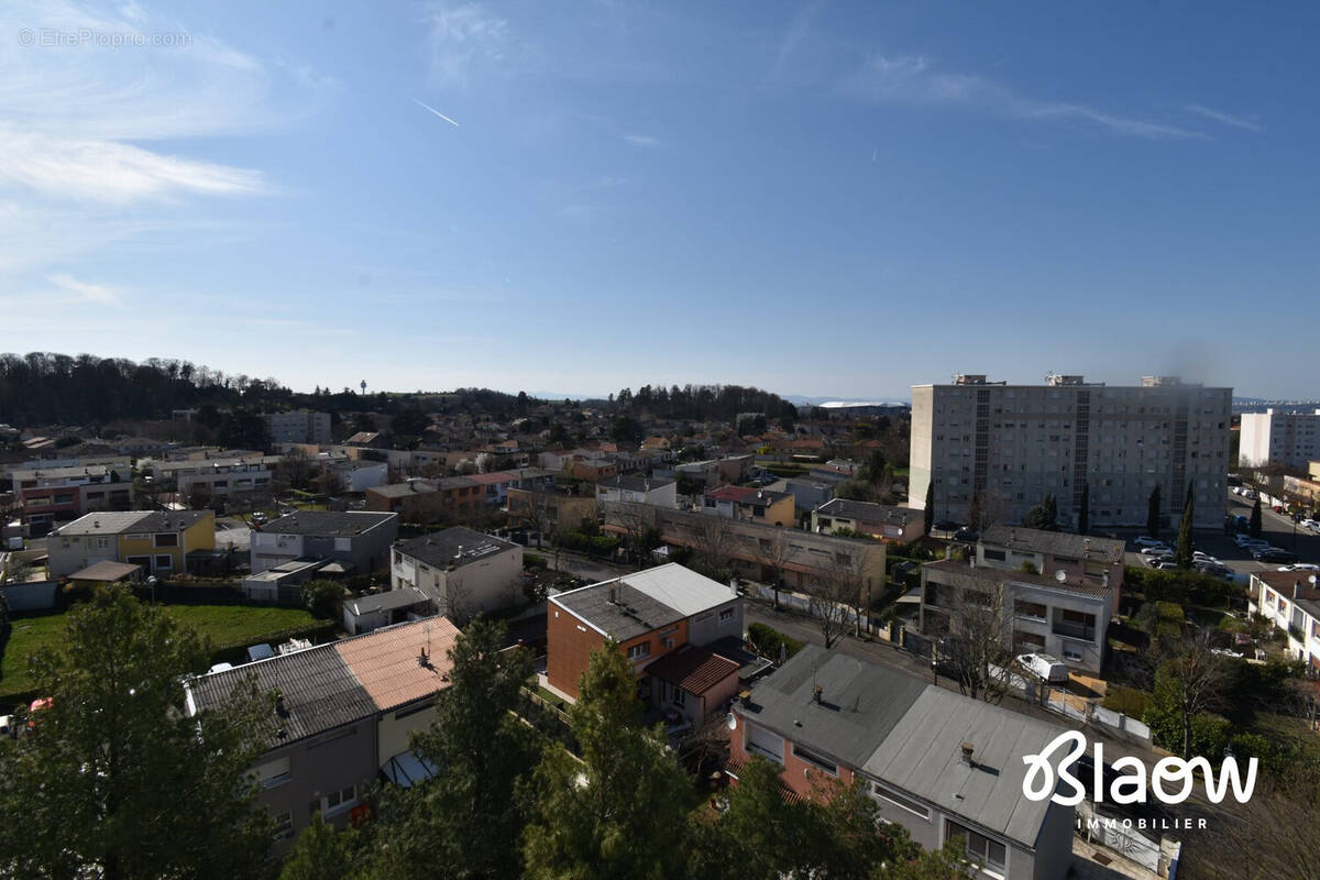 Appartement à MEYZIEU