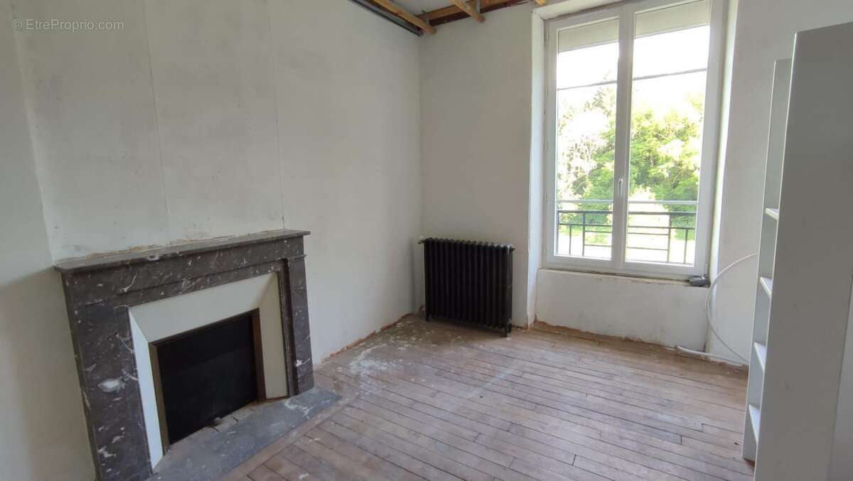 Maison bourgeoise avec dépendances et parcelle de bois à Liginiac 19160 - photo 10