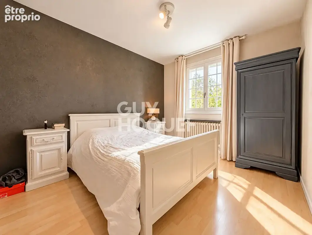 Ecole Valentin, maison 6 chambres, terrain 26 ares - photo 10