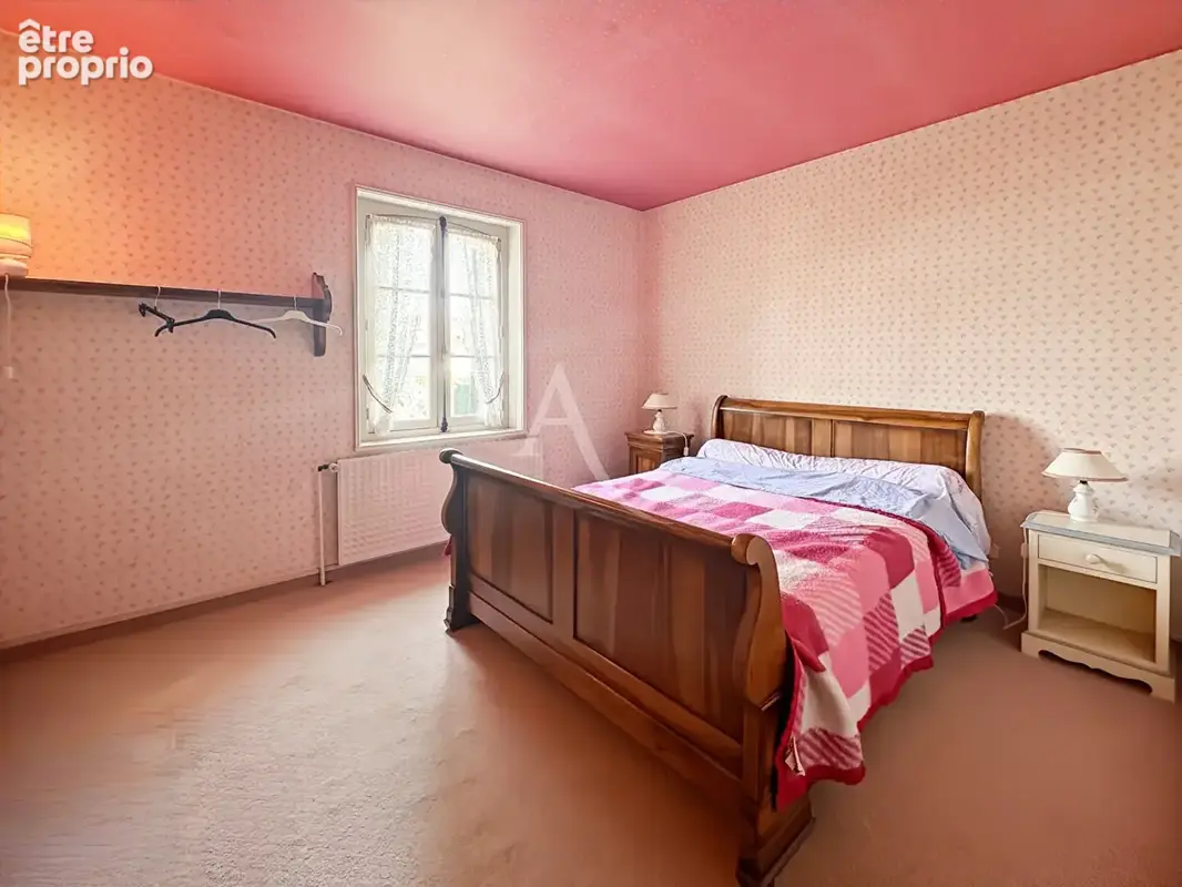 A VENDRE - Maison familiale de caractère de 185 m² avec grand garage, proche des commodités - photo 8